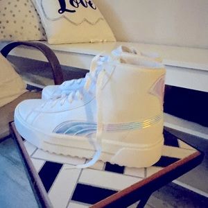 Puma Hightops white with iridescent accents